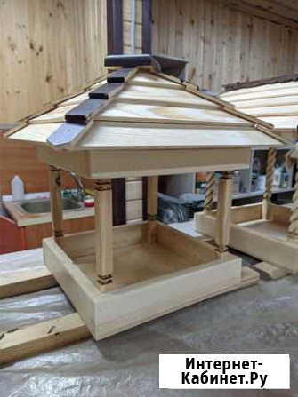 Кормушка-домик из дерева ручная работа Челябинск - изображение 1