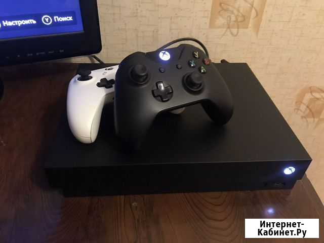 Xbox One X 1Tb +2 геймпада+300игр Мончегорск - изображение 1
