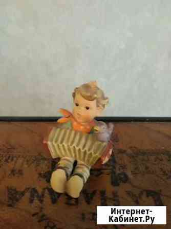 Фарфоровая статуэтка, мальчик с гармошкой. Германи Хабаровск