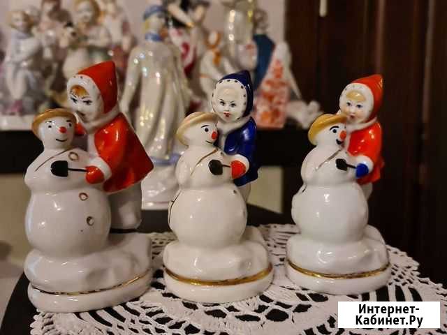 Девочка лепит снеговика.СССР Северодвинск - изображение 1