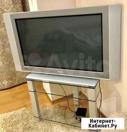 Телевизор Philips + стеклянная полка б/у Нефтеюганск - изображение 1