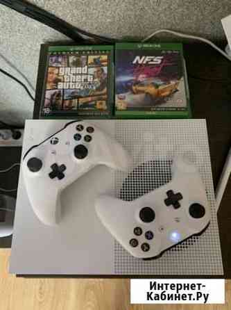 Xbox One S 1tb + 2 геймпада + две игры Челябинск
