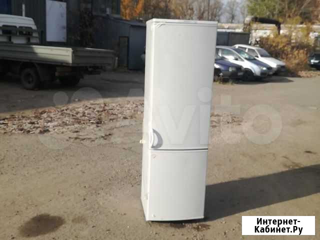 Большой белый двухкамерный холодильник в Омске Омск - изображение 1
