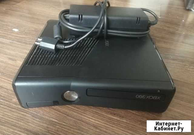 Xbox 360 приставка 4 гб 2010г обновлённый чёрный Екатеринбург - изображение 1