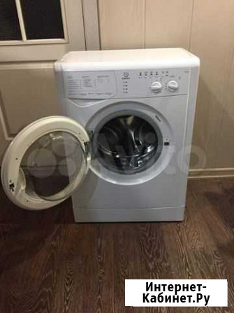 Стиральная машина Indesit wisl 105 на 5 кг узкая Барнаул - изображение 1