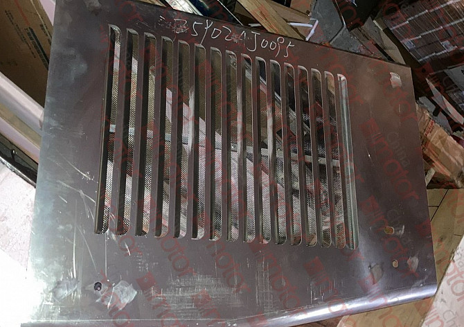 Крышка отсека радиатора Golden Dragon XML6127JR левого в Москве Москва - изображение 1