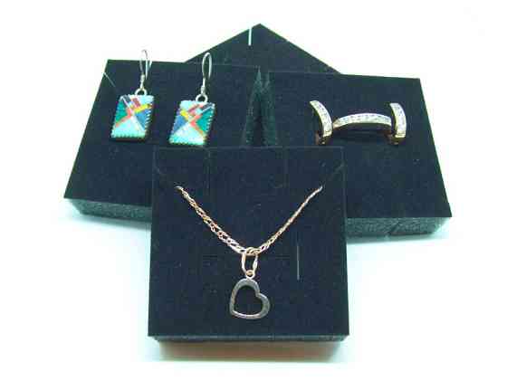 Изготовление ложементов для ювелирных изделий, значков, медалей, сувенирной продукции Москва