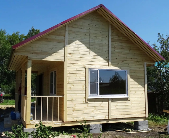 Ремонт старых домов поднятие дома Луга