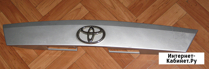 76811-21030 накладка багажника 5 двери Toyota Caldina ZZT 240 2002-2007 эмблема шильдик Красноярск - изображение 1