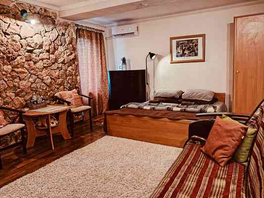 Комната 20 м² в 3-ком. кв., 1/2 эт. в аренду посуточно в Севастополе Севастополь