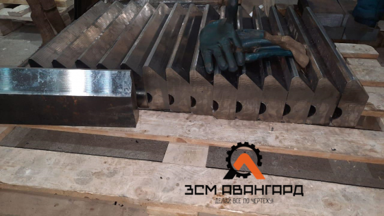 Брус 1044703002 на СМД-75А Курган