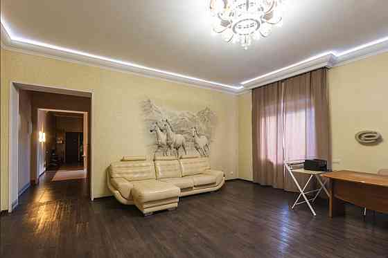 5-комнатная квартира, 272 м², 1/2 эт. на продажу в Красноярске Красноярск