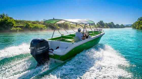 Лодка пластиковая Магелан-1111 до 50 человек с жестким корпусом Туапсе