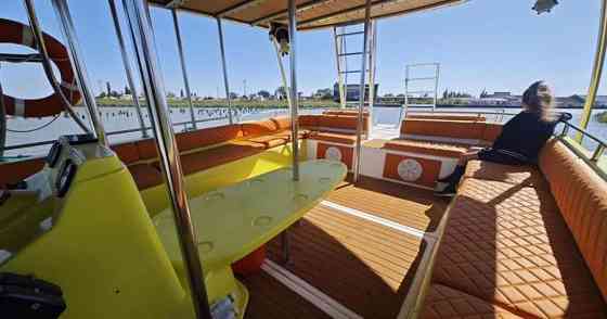 Катамаран Кайман-800 бизнес 2 этажа до 40 человек Ставрополь